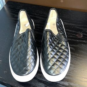 Women’s black quilted deck shoes size 10